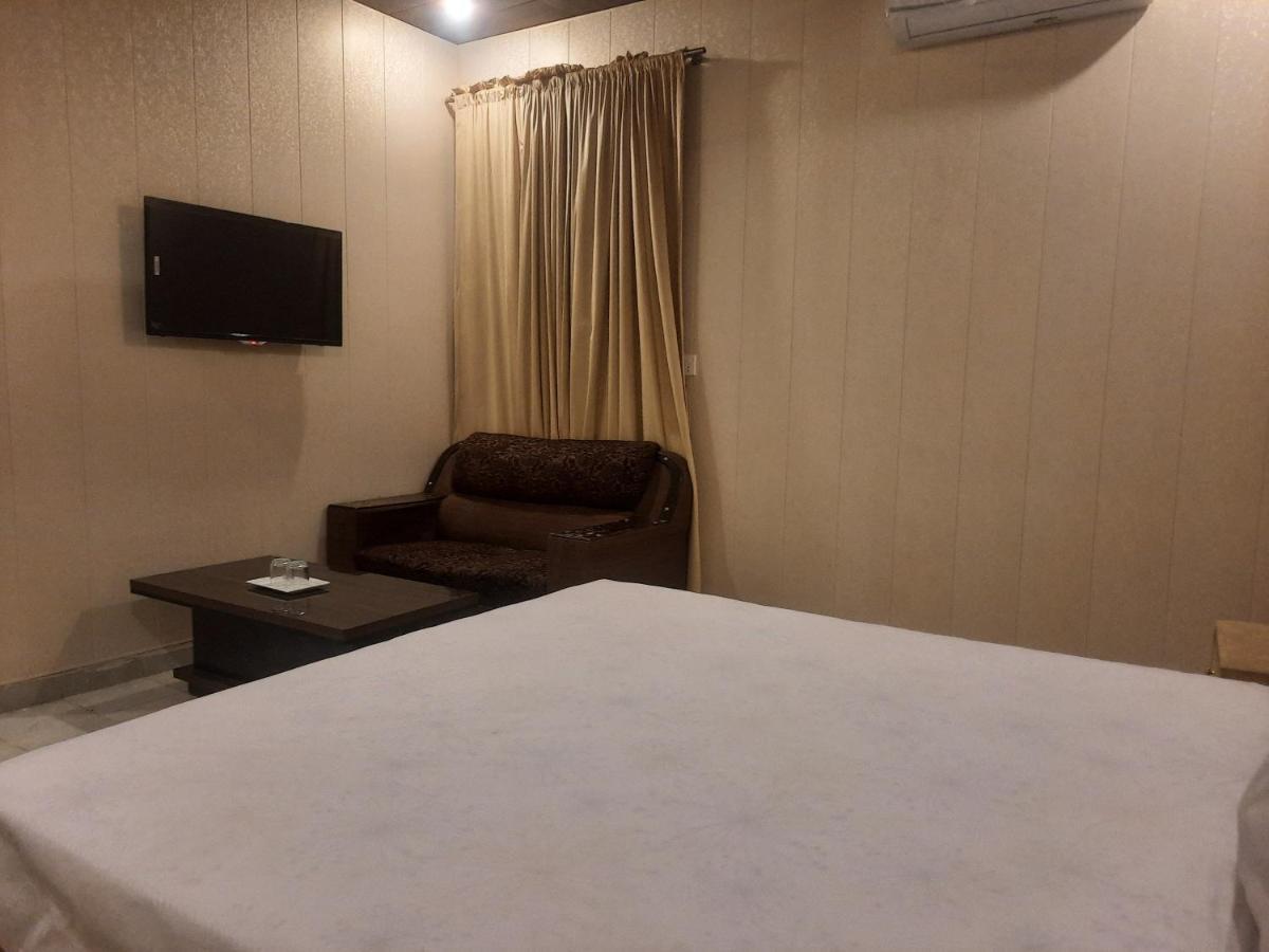 Royal Fort Executive Hotel Gulberg Lahore Eksteriør billede
