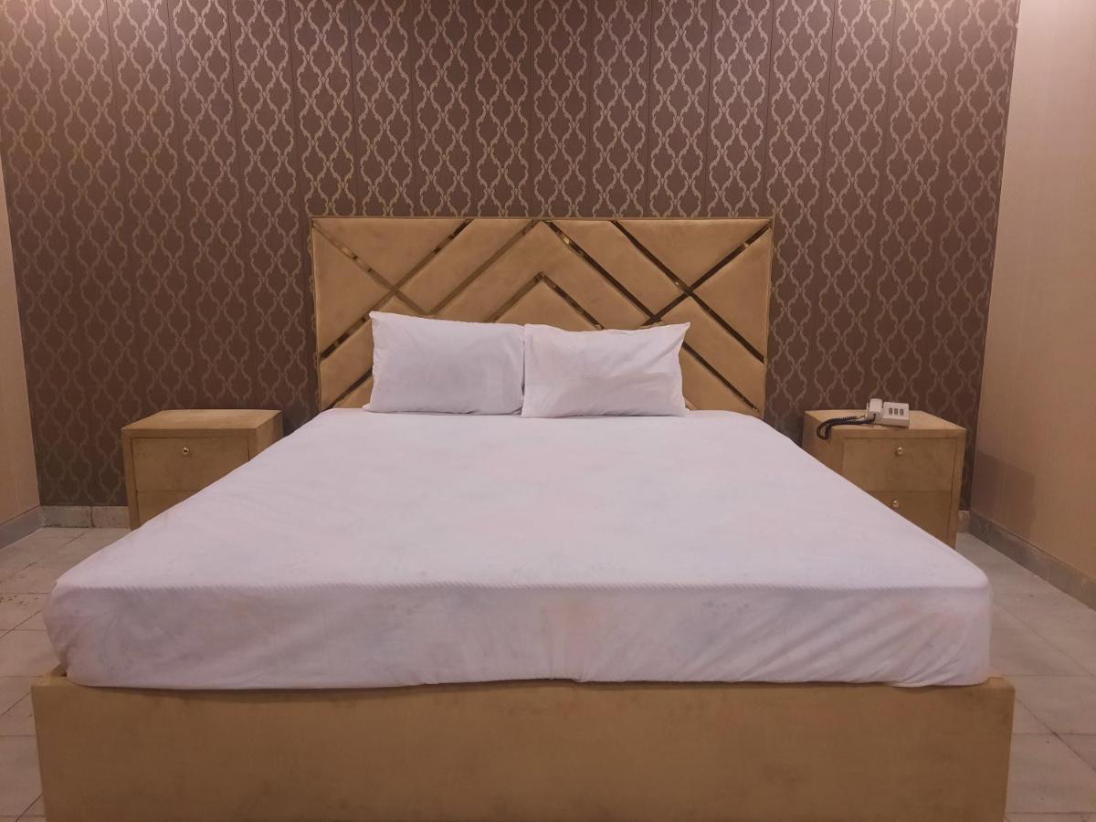 Royal Fort Executive Hotel Gulberg Lahore Eksteriør billede